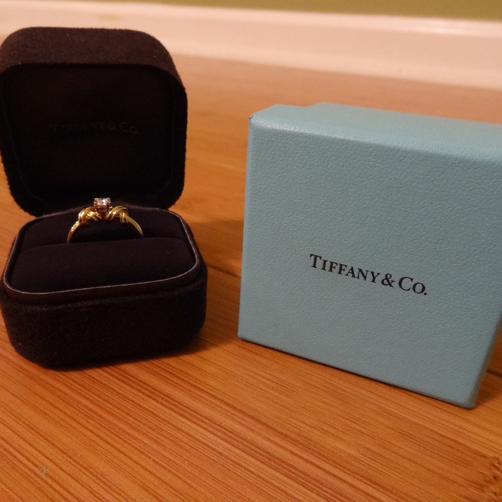 Tiffany and Co Yellow Gold XO diamond ring - Picture 4 of 12
